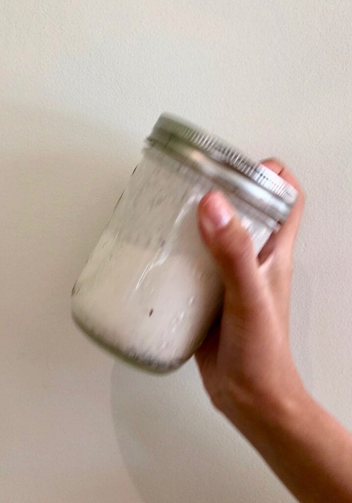 Shaking a jar to make ice cream 
