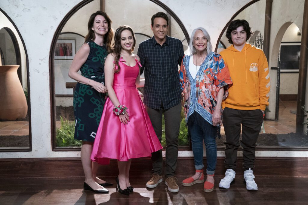 Courtney Henggeler As Amanda LaRusso, Mary Mouser as Samantha LaRusso, Ralph Macchio as Daniel LaRusso, Randee Heller as Lucille LaRusso, Griffin Santopietro as Anthony LaRusso 