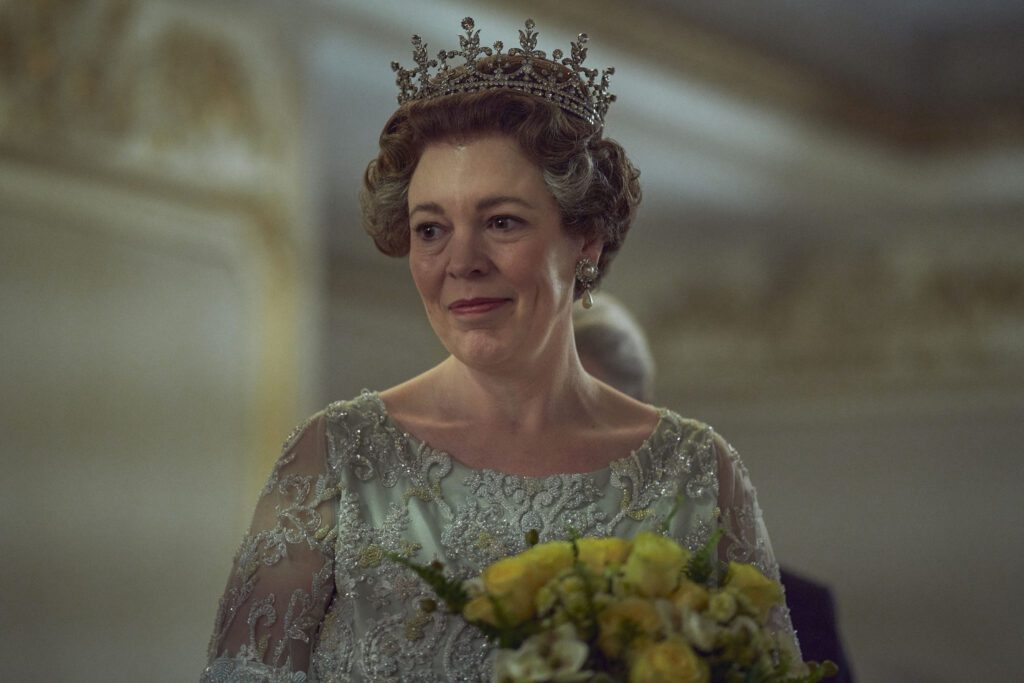  Queen Elizabeth II (OLIVIA COLMAN)