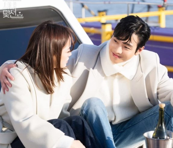 kang tae moo and shin ha ri on yacht in a business proposal