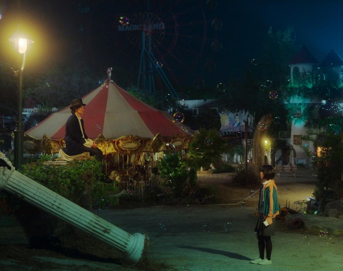 Ri-eul and Ah-yi talk in the abandoned amusement park