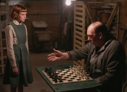 Young Beth playing chess with Mr. Shaibel the queen's gambit