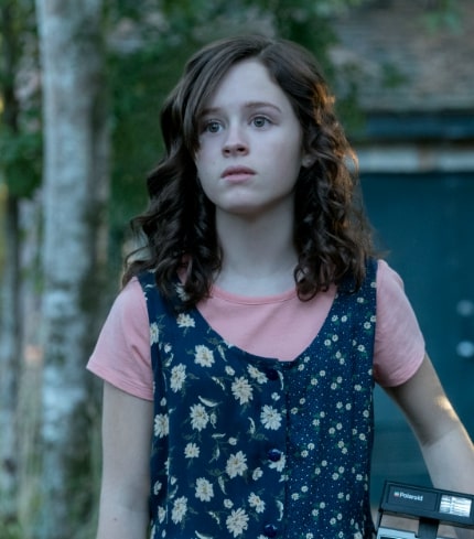 girl in the haunting of hill house