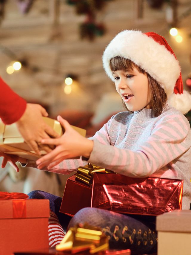 christmas gift ideas for 7 years old girl getting a gift