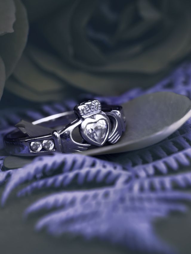 the Claddagh ring on purple background
