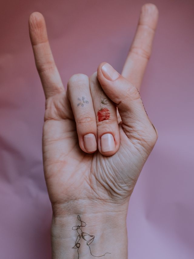 Yes, a Finger Tattoo Will Fade (and Answers to All Your Questions About  Finger Ink) - TatRing