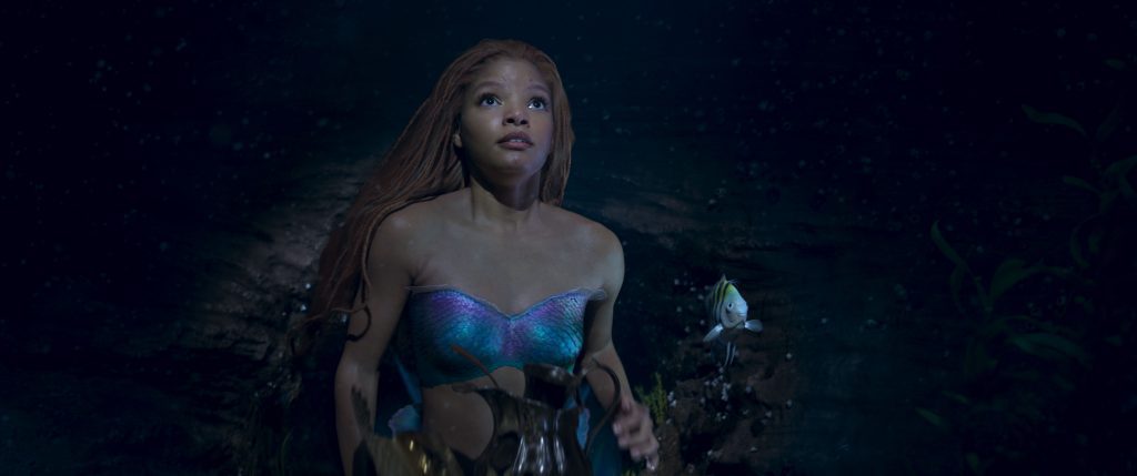 Halle Bailey as Ariel and Jacob Tremblay as Flounder in Disney's live-action THE LITTLE MERMAID. 