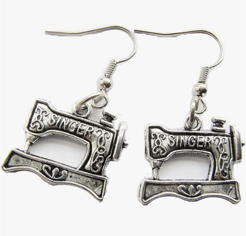 A festive pair of earrings featuring a miniature sewing machine, perfect as a Christmas gift for quilters.