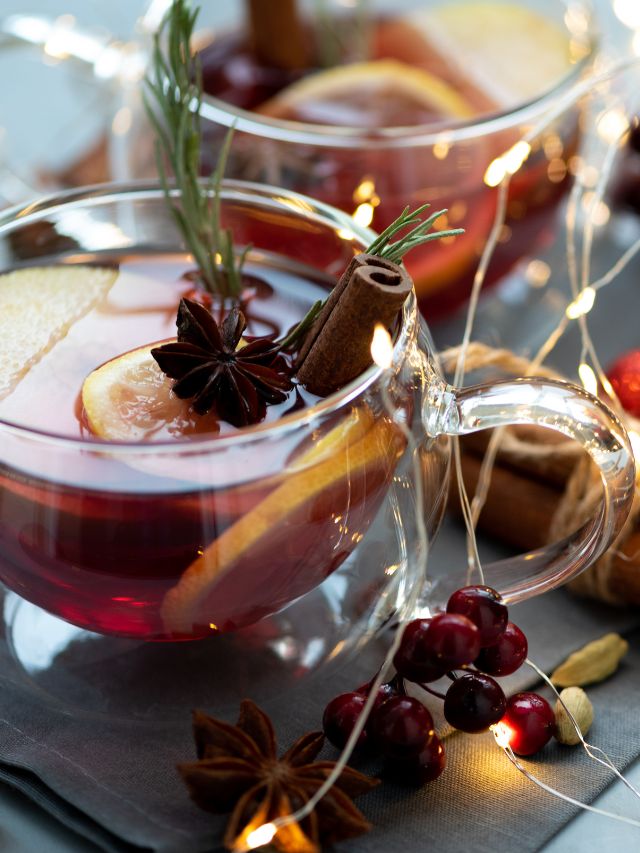 Mulled wine in glasses with cinnamon sticks and spices.