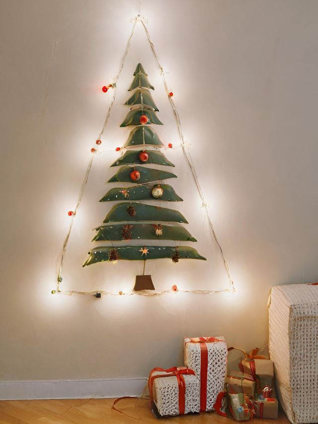 DIY How to Make Christmas Tree on Wall With Lights