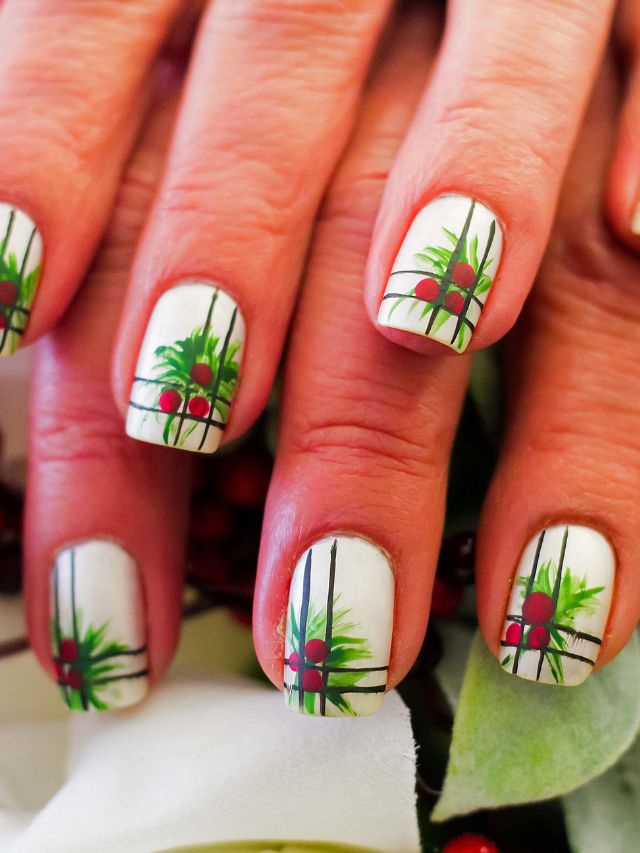 25 Easy Christmas Nail Designs to Try in 2023