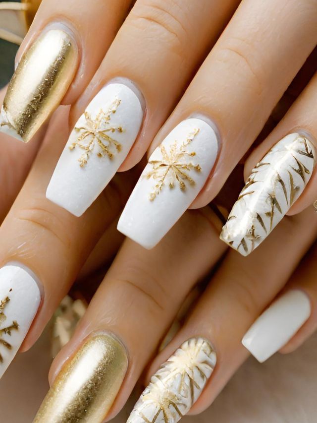 35 Coffin Christmas Nail Designs and Ideas to Try in 2024