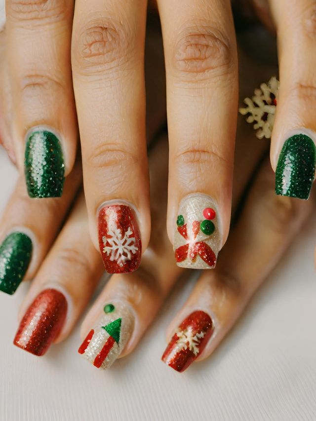 105+ Best SNS Christmas Nail Designs to Try in 2024